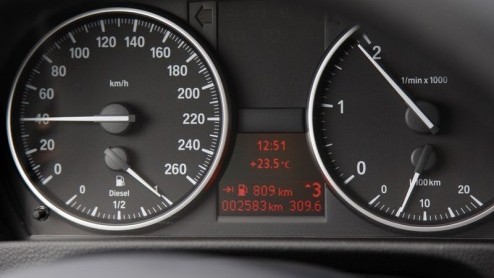 BMW treft met het EfficientDynamics pakket op vrijwel alle modellen vergaande maatregelen om plezierig rijden betaalbaar aan de pomp te houden. Voor de 320d EfficientDynamics Edition gaat het merk ech