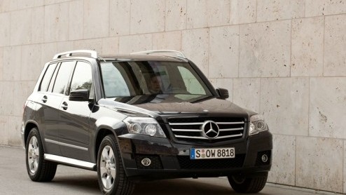 Mercedes-Benz breidt het leveringsprogramma van de GLK-Klasse uit met een achterwielaangedreven variant. In combinatie met een handgeschakelde zesbak en de bi-turbo 220 CDI dieselmotor levert dit een