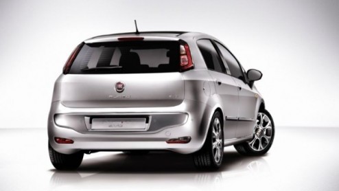 De facelift van de Fiat Grande Punto is nu officieel. Het merk is er zo trots op, dat ze er speciaal een nieuwe naam voor hebben bedacht. Voortaan gaat de Italiaan als Punto Evo door het leven, comple