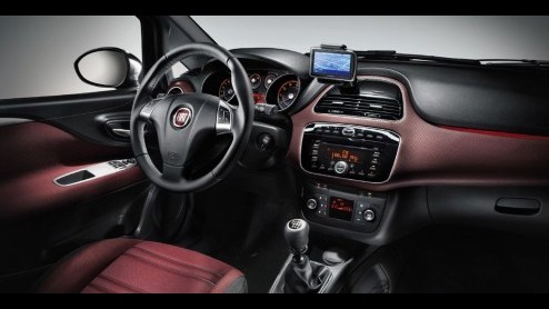De facelift van de Fiat Grande Punto is nu officieel. Het merk is er zo trots op, dat ze er speciaal een nieuwe naam voor hebben bedacht. Voortaan gaat de Italiaan als Punto Evo door het leven, comple