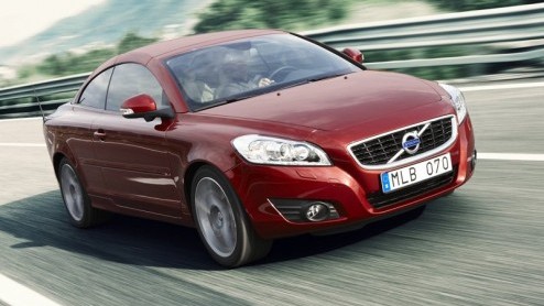 De Volvo C70 gaat fris de herfst in. Op de IAA Frankfurt presenteert Zweden het opgefriste design en het opgewaardeerd interieur van de coupe-cabriolet.