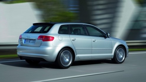 Klein maar fijn nieuws bij Audi. De A3 met nieuwe 1.6 TDI dieselmotor is voortaan ook te koppelen aan de snel schakelende S tronic transmissie met dubbele koppeling. Deze uitvoering is net als de hand