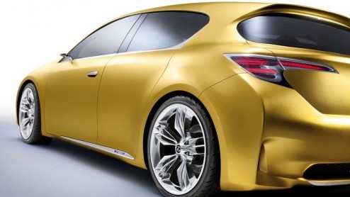 Het bericht dat Lexus de compacte middenklasse gaat bestormen krijgt vorm op de IAA Frankfurt. Daar wordt voor het eerst de LF-Ch Full Hybrid gepresenteerd. Daarnaast staat het vernieuwde vlaggenschip
