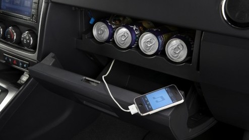 De Dodge Caliber steekt de kop op, en hoe. Zo krijgt de Amerikaan een compleet nieuw interieur met een hoogwaardiger look and feel en kunnen we rekenen op een nieuwe krachtiger, benzine- en dieselmoto