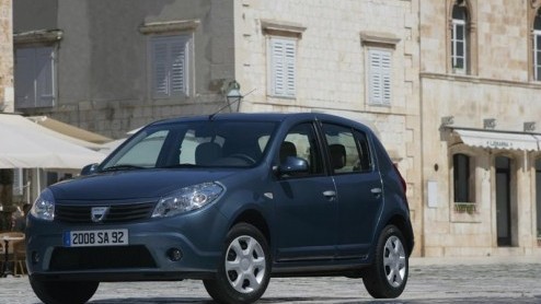 Dacias op LPG zijn helemaal hot. Een kwart van de Logan-rijders kiezen voor een gasinstallatie om schoner maar vooral nog voordeliger te rijden. Ook de nieuwe Sandero is klaargestoomd, de 1.4 8V-vers