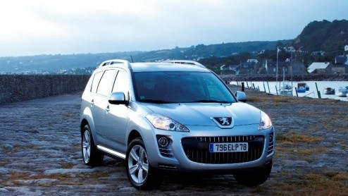 Peugeot heeft de DSG-transmissie ontdekt en monteert deze als eerste in de 4007. Deze automatische transmissie met dubbele koppeling krijgt bij de Fransen de naam DCS en wordt gekoppeld aan de 2.2 H
