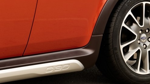 Na de C70 krijgt ook de C30 nieuwe ambities, en wel in de vorm van een facelift. Volvo scherpt onder meer de neus aan met details van de S60 Concept, zodat ook het kleinste familielid weer klaar is vo