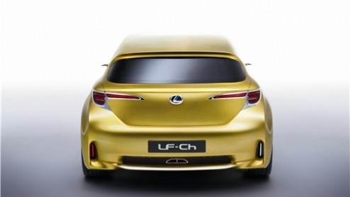 Lexus presenteert over een week het resultaat van een nieuw avontuur, die van een compacte middenklasser met de LF-Ch Full Hybrid. De Japanners lieten eerder een teaser los, vandaag is er nieuw beeldm
