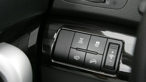 Midden in de SUV-hype lanceerde Kia in 2002 de eerste Sorento in Europa. Ondanks de ietwat beroerde rijeigenschappen bleek de relatief betaalbare Sorento een schot in de roos. Of dat ook geldt voor de
