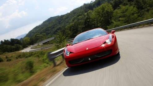Crisis in autoland? Ferrari kan opgelucht adem halen. De verkopen in de eerste zes maanden van dit jaar zijn 'slechts' 8 procent lager dan voorgaand jaar. En dat terwijl in begin 2008 juist een record