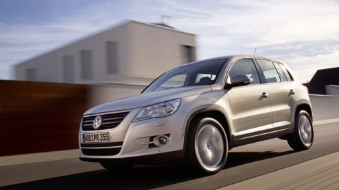 Volkswagen scherpt het leveringsprogramma van de Tiguan aan. De standaarduitrusting wordt uitgebreid, er komt een nieuwe Easyline-uitvoering en bovendien worden twee nieuwe Executive-pakketten beschik