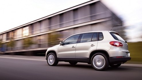 Volkswagen scherpt het leveringsprogramma van de Tiguan aan. De standaarduitrusting wordt uitgebreid, er komt een nieuwe Easyline-uitvoering en bovendien worden twee nieuwe Executive-pakketten beschik