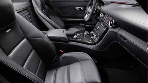 Het is zo ver, de langverwachte Mercedes-Benz SLS AMG gaat uit de deuken. Volgende week staat-ie te pronken in vol ornaat op de IAA, voorafgaand daaraan geeft Das Haus al tekst en uitleg, inclusief of
