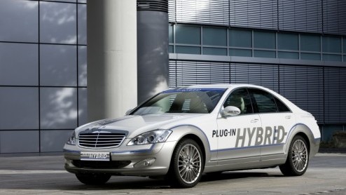 Een S-Klasse die slechts 1 op 30 rijdt, kan dat? Mercedes-Benz is er van overtuigd en presenteert de Vision S 500 Plug-in HYBRID. Deze plug-in hybride met 3.5 V6-benzinemotor, hybridemodule en lithium