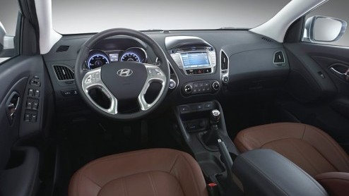 In aanloop naar de IAA Frankfurt heeft Hyundai meer details over Tuscon-opvolger iX35 bekend gemaakt. Vanaf april 2010 staat de Hyundai ix35 bij de Nederlandse dealers, met keuze uit tweeliter benzine