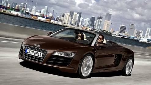 Eerst was er gewoon 'de R8', en onlangs zag de R8 V10 het licht. Maar, dat is nog niet alles. Het bewijs dat Audi ook een R8 Spider ontwikkeld heeft komt na spionagebeelden nu van het merk zelf. Offic