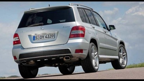 Weer nieuws rondom de Mercedes-Benz GLK. De compacte 'Gelande' van het merk wordt nu ook leverbaar met de 204 pk sterke 250 CDI biturbodiesel. Daarnaast heeft AMG een sportpakket ontwikkeld om deze sp