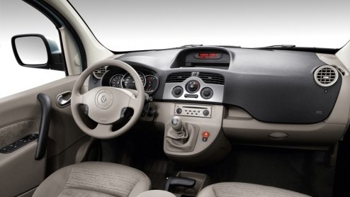 Renault maakt de Kangoo Family nog gezinsvriendelijker. De multifunctionele Fransoos krijgt meer veiligheids- en comfortuitrusting, terwijl de prijzen tegelijkertijd zijn aangescherpt. Voortaan staat 