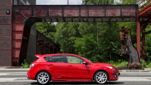 De drielettercombinaties GTI en OPC zullen bij sportievelingen waarschijnlijk heel prettig n bekend in de oren klinken. Bij Mazda schuilt serieus spektakel en veel snelheid in de code MPS. De Mazda