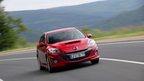 De drielettercombinaties GTI en OPC zullen bij sportievelingen waarschijnlijk heel prettig n bekend in de oren klinken. Bij Mazda schuilt serieus spektakel en veel snelheid in de code MPS. De Mazda