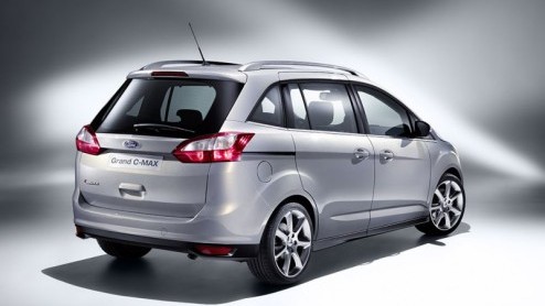 Ford blijft graag sterk in haar gamma ruimtemodellen. Dus kom er naast de nieuwe C-MAX ook nog een Grand C-MAX voor 'grootverbruikers, met eigen looks, plaats voor zeven en twee schuifdeuren.