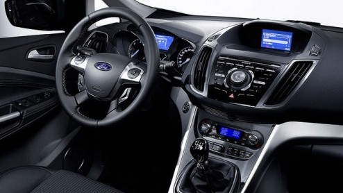 Ford blijft graag sterk in haar gamma ruimtemodellen. Dus kom er naast de nieuwe C-MAX ook nog een Grand C-MAX voor 'grootverbruikers, met eigen looks, plaats voor zeven en twee schuifdeuren.