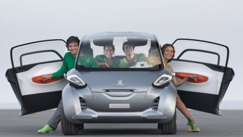 Uit het niets is daar opeens de Peugeot BB1. Volgens het Franse merk is deze vierpersoons elektrisch aangedreven conceptcar met slechts 2.5 meter lengte een antwoord op de vraag naar mobiliteit voor 
