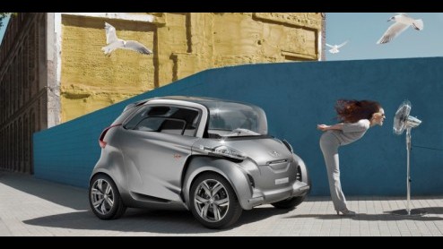 Uit het niets is daar opeens de Peugeot BB1. Volgens het Franse merk is deze vierpersoons elektrisch aangedreven conceptcar met slechts 2.5 meter lengte een antwoord op de vraag naar mobiliteit voor 