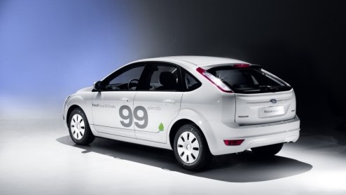 Ford heeft de Focus ECOnetic onder handen genomen. Dit spaarzame familielid is voortaan uitgerust met een start-stop systeem en nieuwe ecotechnologie, waardoor het verbruik is gedaald naar slechts 3