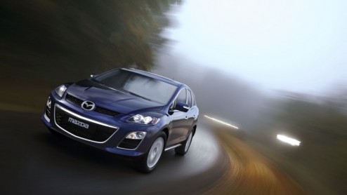 Mazda heeft de vernieuwde CX-7 een vers prijskaartje gegeven. De robuuste Japanner werd immers fijngeslepen en bovendien kwam er een dieseluitvoering bij. Prijzen beginnen bij 42.595 euro voor de 2.2 