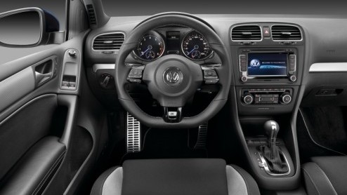 De Golf GTI mag dan wel de meest bekende Golf zijn, met de presentatie van de nieuwe Golf R heeft Volkswagen echter de krachtigste Golf ooit gepresenteerd. Het nieuwe topmodel heeft liefst 270 pk onde