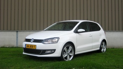 Kleine jongetjes worden groot. En dat geldt ook voor de Polo, vindt Volkswagen. De vijfde generatie kruipt in alle opzichten naar grotere broer Golf toe en is tegelijkertijd van harte welkom in een ti
