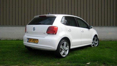 Kleine jongetjes worden groot. En dat geldt ook voor de Polo, vindt Volkswagen. De vijfde generatie kruipt in alle opzichten naar grotere broer Golf toe en is tegelijkertijd van harte welkom in een ti