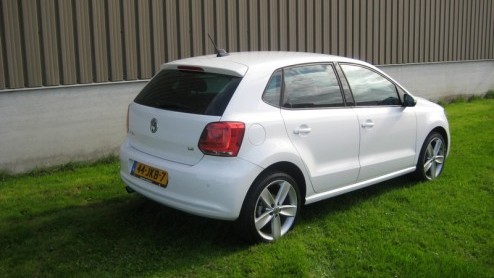Kleine jongetjes worden groot. En dat geldt ook voor de Polo, vindt Volkswagen. De vijfde generatie kruipt in alle opzichten naar grotere broer Golf toe en is tegelijkertijd van harte welkom in een ti