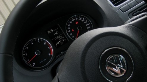 Kleine jongetjes worden groot. En dat geldt ook voor de Polo, vindt Volkswagen. De vijfde generatie kruipt in alle opzichten naar grotere broer Golf toe en is tegelijkertijd van harte welkom in een ti