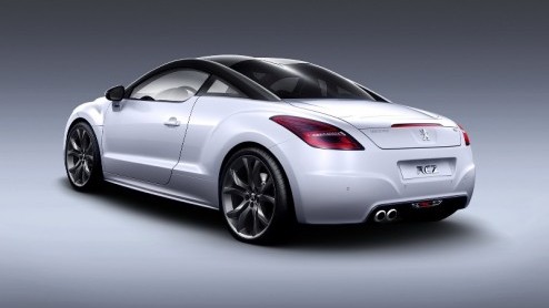 Om de introductie van de nieuwe Peugeot RCZ helemaal niet ongemerkt voorbij te laten gaan wordt er een speciale gelimiteerde serie aangeboden. Het gaat om slechts 200 wit-zwarte exemplaren voor heel E