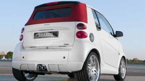 Met de introductie van het smart BRABUS personalisatie- programma in Engeland kunnen liefhebbers hun tweezitter bestellen zoals ze 'm willen. Daar ben je wel even zoet mee, want er zijn talloze lakkle