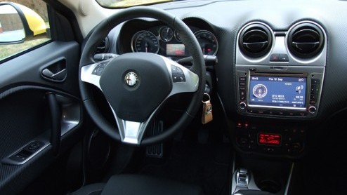 Fiat Powertrain Technologies (FPT) heeft er weer een nieuw kindje bij. Een kind (lees: krachtbron) om trots op te zijn: meer vermogen en meer koppel bij een lager verbruik. Alfa bijt met de Mito 1.4 M