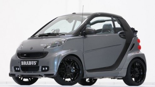 De Ultieme smart was tot nu toe alleen verkrijgbaar in knaloranje. Smart tuner BRABUS heeft nu een Ultimate R ontwikkeld, die een zeer sportieve donkergrijze outfit draagt en bovendien nog onderhuids 