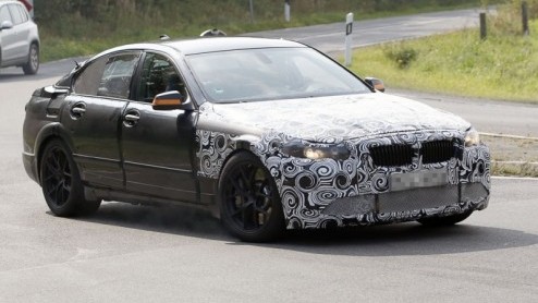 Hoe CO2-vriendelijk we ook (zouden) moeten zijn tegenwoordig, van geweldenaars met veel pks hoeven we voorlopig geen afscheid te nemen. Ook voor de nieuwe BMW M5 is er een hoopvolle toekomst weggeleg