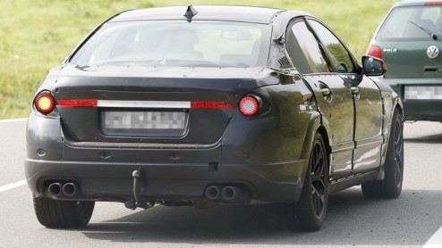 Hoe CO2-vriendelijk we ook (zouden) moeten zijn tegenwoordig, van geweldenaars met veel pks hoeven we voorlopig geen afscheid te nemen. Ook voor de nieuwe BMW M5 is er een hoopvolle toekomst weggeleg