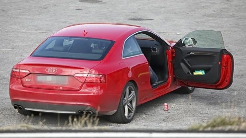 Het is een publiek geheim dat Audi ook de A5 omdoopt tot een begeerlijke RS5. Het prototype rijdt al aardig in vorm talloze testrondes, dit keer viel ons oog op een knalrood exemplaar.