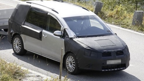 Het grote MPV-segment is eerlijk gezegd op zijn retour. We kunnen onze heil steeds meer compactere ruimtemodellen met slimme concepten vinden. Toch heeft Volkswagen hun grote ruimtewonder Sharan nog l