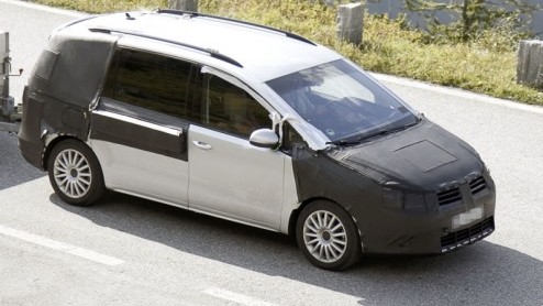 Het grote MPV-segment is eerlijk gezegd op zijn retour. We kunnen onze heil steeds meer compactere ruimtemodellen met slimme concepten vinden. Toch heeft Volkswagen hun grote ruimtewonder Sharan nog l