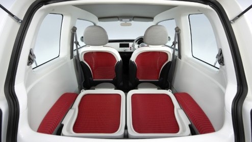 Honda maakt zich op voor een compacte, elektrisch aangedreven stadsauto voor vier personen. Het is de EV-N concept, die gehuld in een retro-jas de show zal stelen in Tokyo.