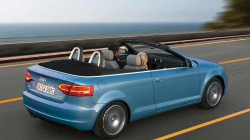 Nu de temperatuur daalt en het cabriodak steeds vaker op zijn plek moet blijven, breidt Audi de standaarduitrusting van de A3 Cabriolet uit met een toepasselijke accessoire: semi-automatische klimaatr