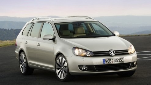 Wat is er nieuw aan de Golf Variant? Goed kijken....de neus! En er is meer, want de Golf VI-behandeling betekent ook een bijbehorend ververst interieur, de intrede handige hulpsystemen en een opgewaar