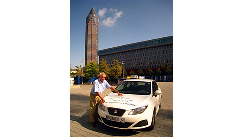 Ruim 1900 kilometer op een tank, hoe krijg je dat voor elkaar? Gerard Plattner, een bekende Oostenrijkse kampioen in brandstofbesparend rijden, heeft het gepresteerd om in een Seat Ibiza Ecomotive gem