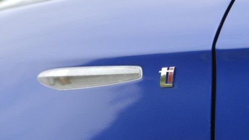 Italianen hebben iets met design en sportieve autos. De Brera daarentegen wist ons nooit echt te overtuigen als het op pure prestaties aan kwam. De Italiaanse schone kampt namelijk met een portie ove