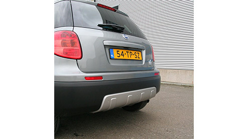 Pakweg een jaar geleden liet Fiat tijdens de Olympische Winterspelen trots de Sedici zien, een handige kruising tussen een compacte SUV en een personenauto. Nu pas is de auto ook echt leverbaar in Ned